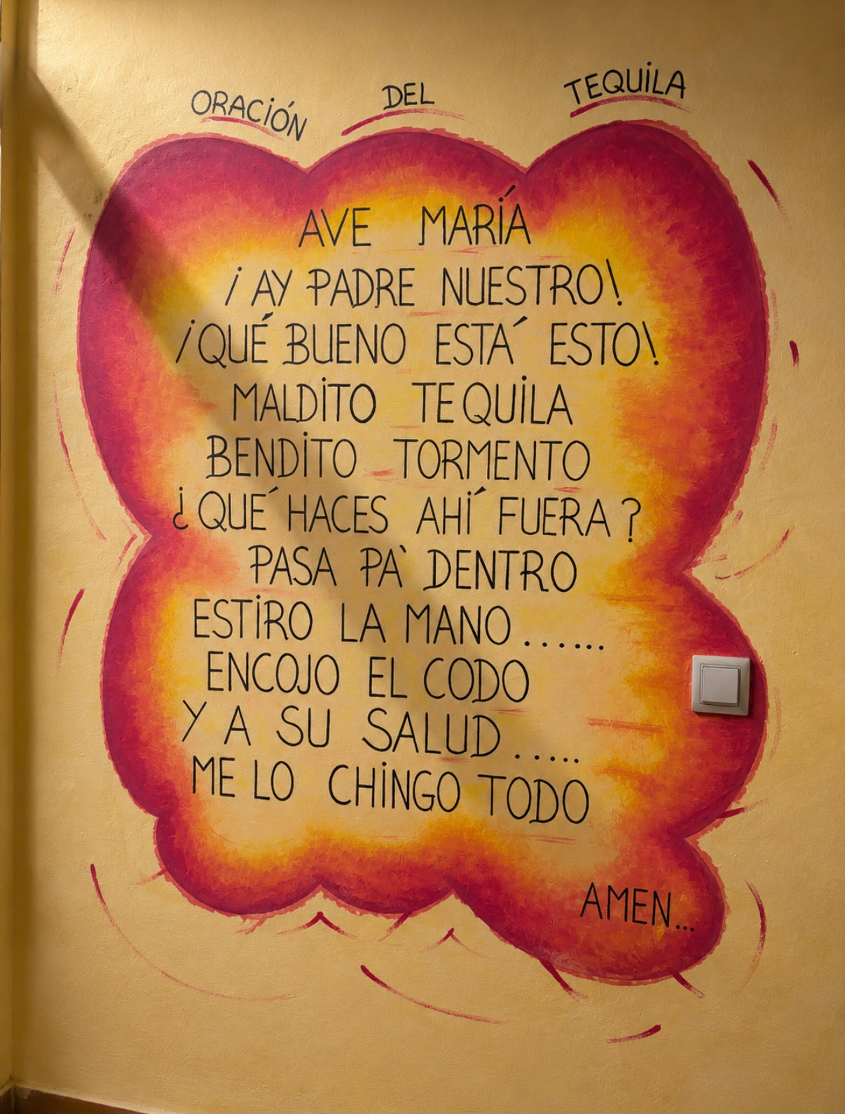 Mural pintado en la pared con la Oración del Tequila