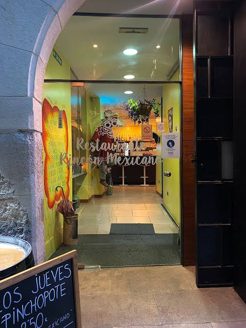 Entrada del Restaurante Rincón Mexicano en el Casco Viejo de Tudela